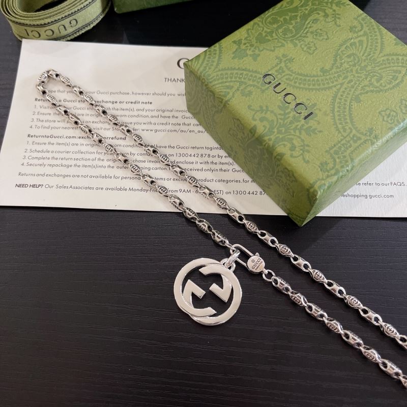 G*u*i necklaces